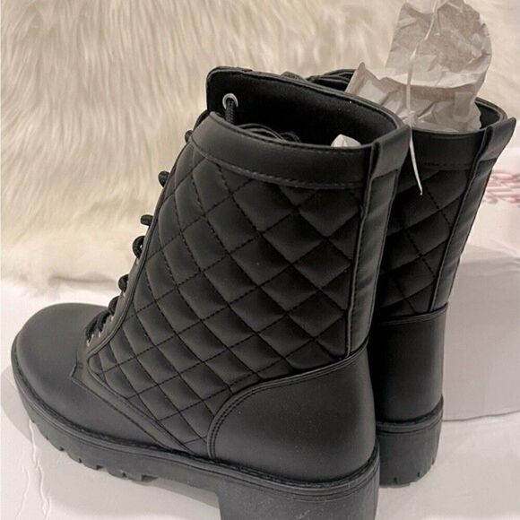 - New Olivia Miller Women's Alexandria Quilted Combat Boot black size 7.5,… - Picture 6 of 8